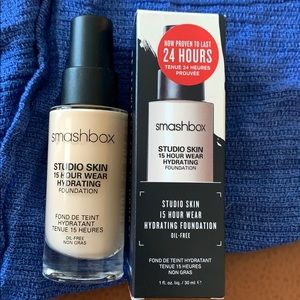 BNIB Smashbox 0.2 studio skin hydrating foundation